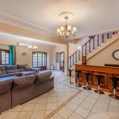 Villa Arrochela By Interhome